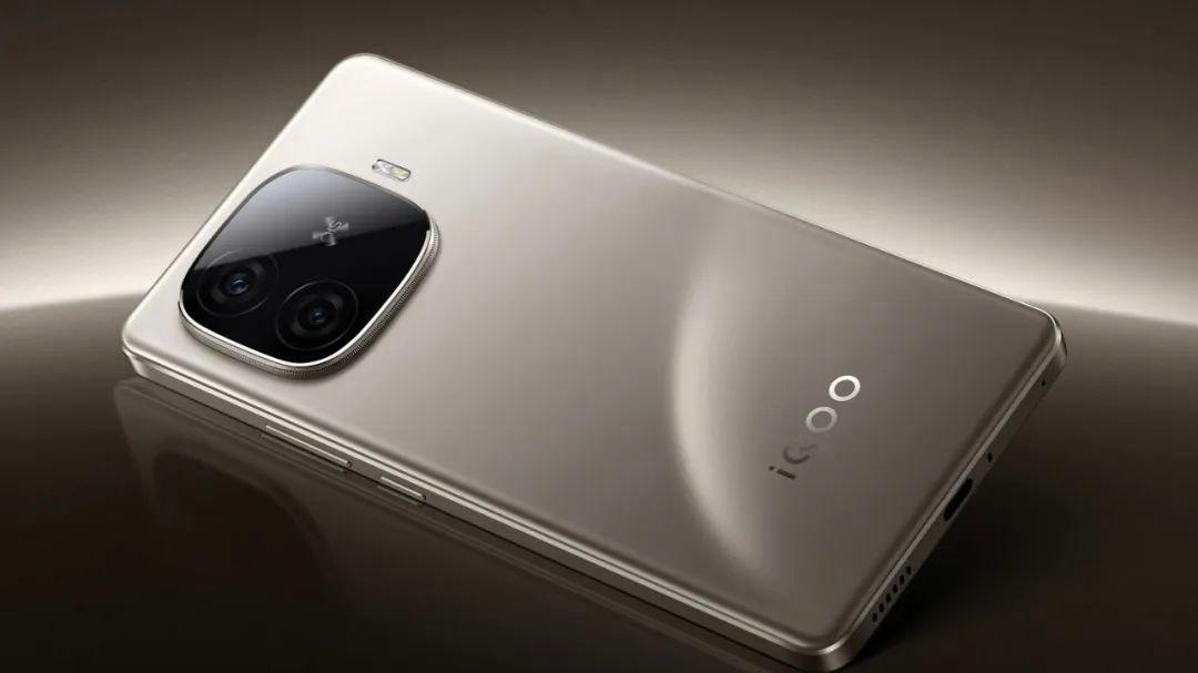 天玑9300+处理器+6400mAh大电池，它是2000以内性能最强的手机！