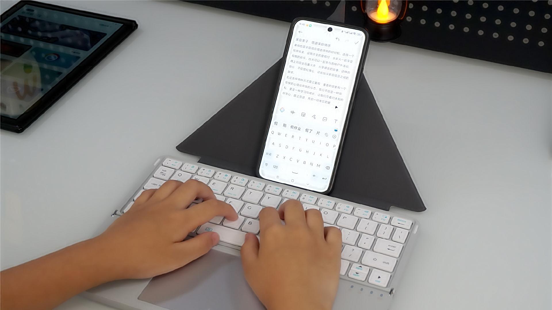 谁懂YIFR便携式两折键盘在外出时带来的救赎感？远程办公的好搭子