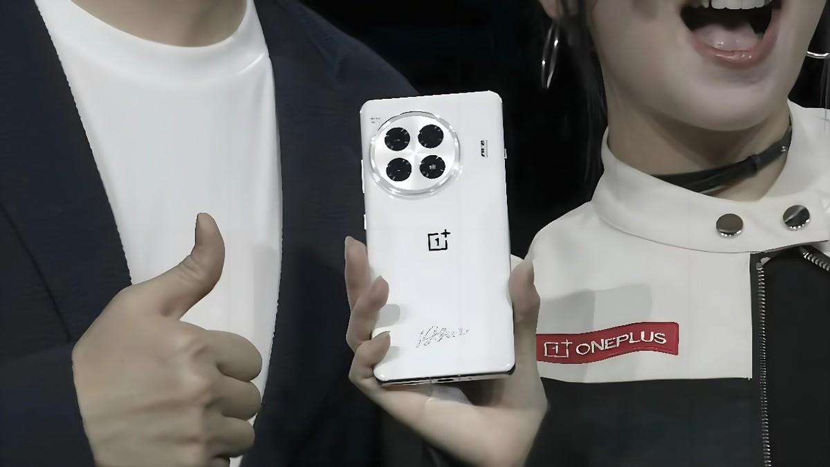 OPPO果断“发飙”，24GB+1TB+陶瓷机身，从4599元跌至2756元