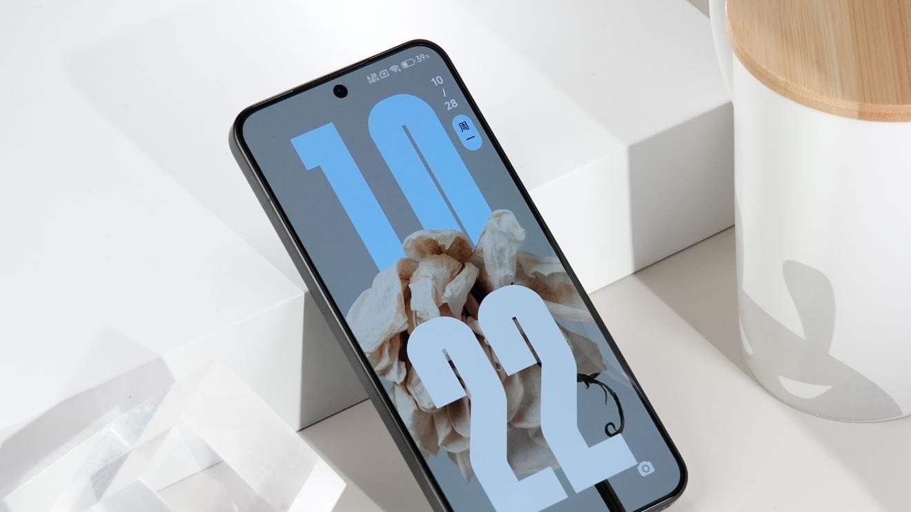 比小米15便宜一千？又一款骁龙8至尊小屏旗舰杀到：规格全拉满！