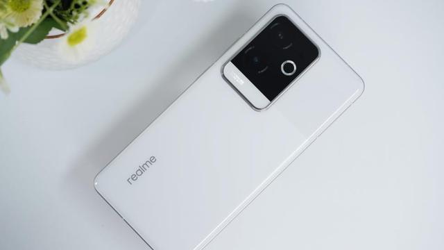 realme觉醒了，骁龙8Gen3旗舰才卖2087元，带来敢越级的体验