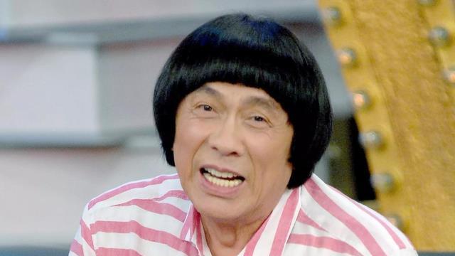 家暴的爸、生病的妈、破碎的家和不服输，51岁依旧貌美如花的她！