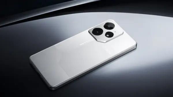 爆料称真我将率先落地7000mAh+百瓦快充，还有更大电池高性能新机