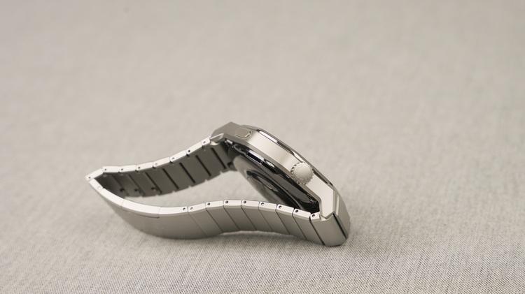 荣耀手表5 Ultra评测：有“钛”度的高端健康表