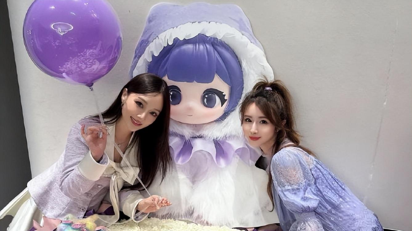 李小璐办44岁生日会，泰迪姐妹团独缺一人，大合照共用一张脸