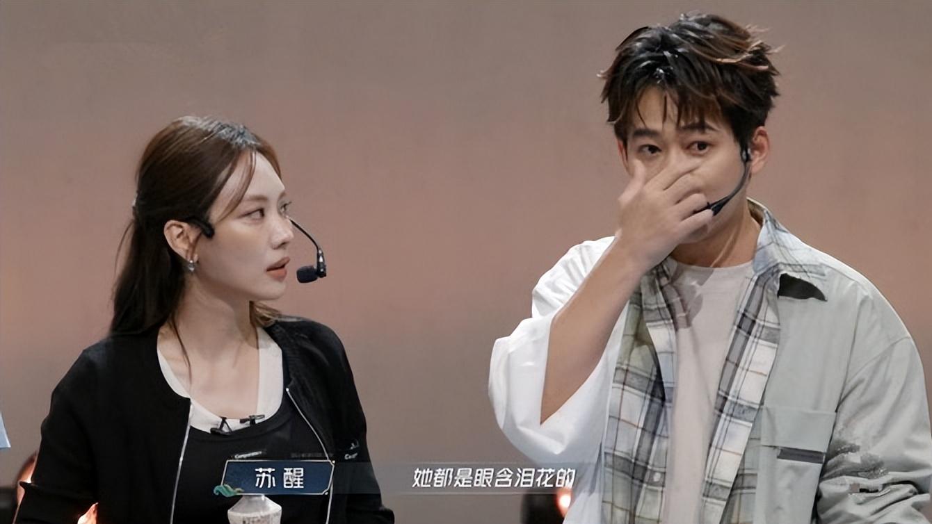 王霏霏不愧是被章子怡托举过的人，成为披哥史上首个上墙的女人