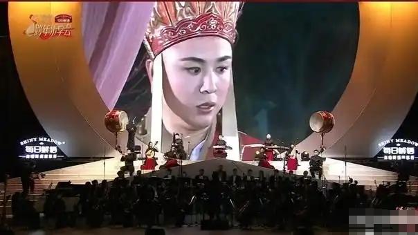 董宇辉赢麻了！花500万办音乐会近两千万人观看，连央视都甘拜下风