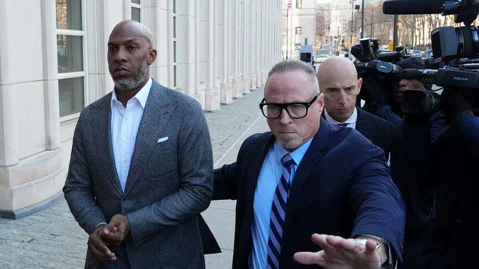 49岁比卢普斯拒不认罪！离开法院画面曝光 抵押房产缴纳500万保释金