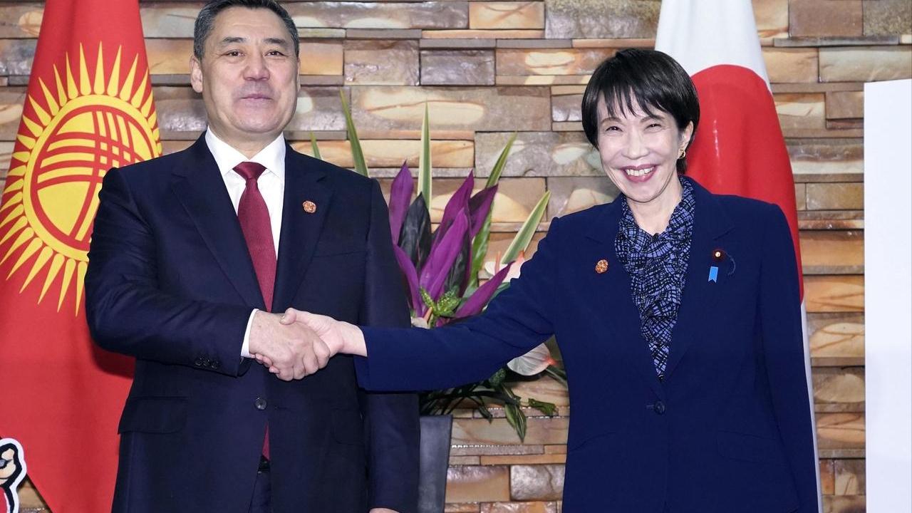 抹黑中国，2000日元买一条“爱国”视频，正把日本拽入一场危机！