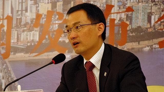 张怡宁参加婚礼哭了，64岁丈夫一直咳嗽，看着很老，还是袁立前任