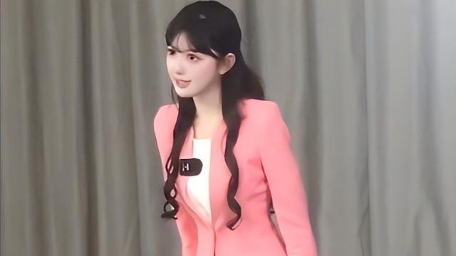 北京艺考状元素颜太美遭质疑，考试被擦5次妆，儿时照片震惊网友