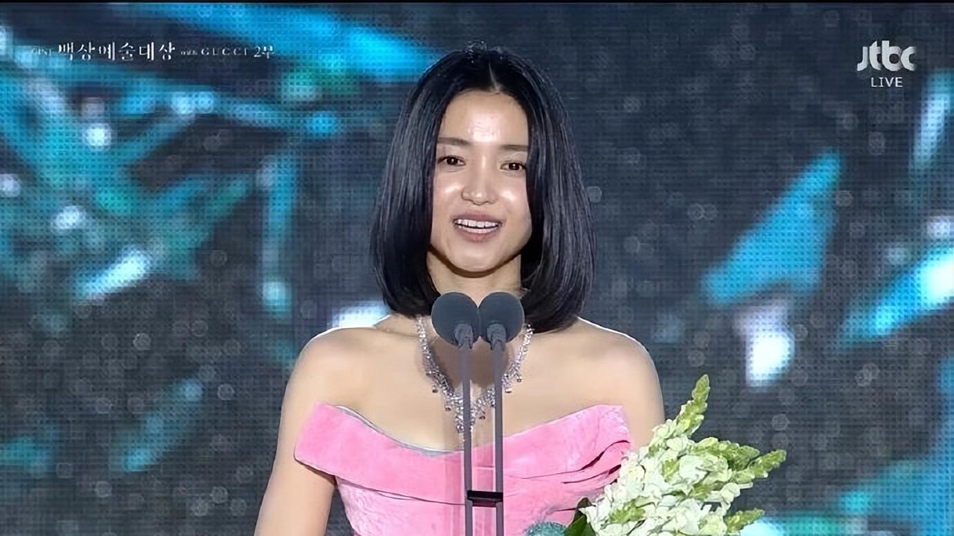 金泰梨击败IU金惠允，拿下“百想大赏视后”