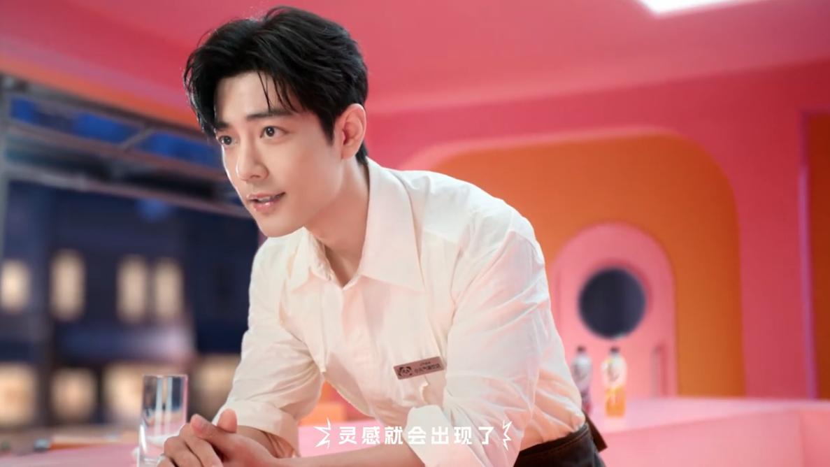 肖战新广告大片，无实物表演惟妙惟肖，灵动的演技有了具象