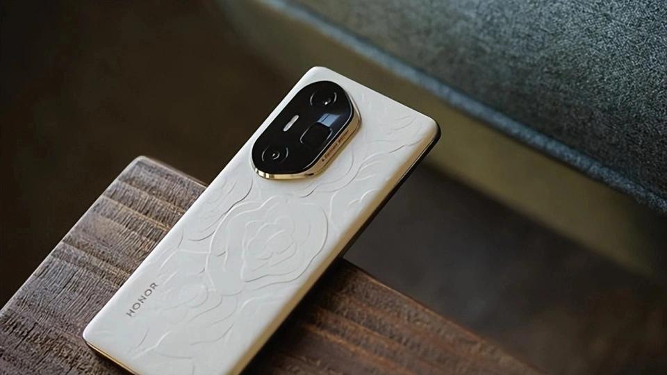 榮耀堅決清倉，從4699元跌至2962元，16GB+1TB+北斗衛星消息