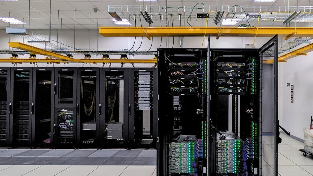 被 AI 爬虫挤爆服务器后，维基百科点了投降