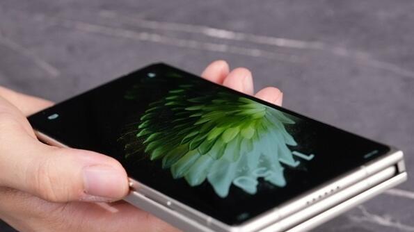 国产第二款三折叠屏手机发布！这设计感觉比华为更好？