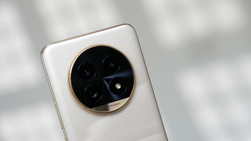 真我彻底发飙？512GB+120倍变焦才卖1360元，4nm芯片+五星抗摔