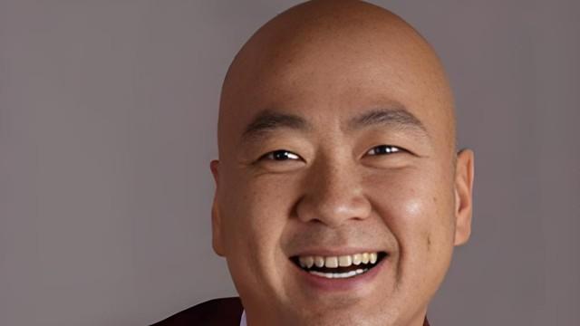 58岁郭冬临现状：身形消瘦，无儿无女定居北京，闲着没事拍拍视频