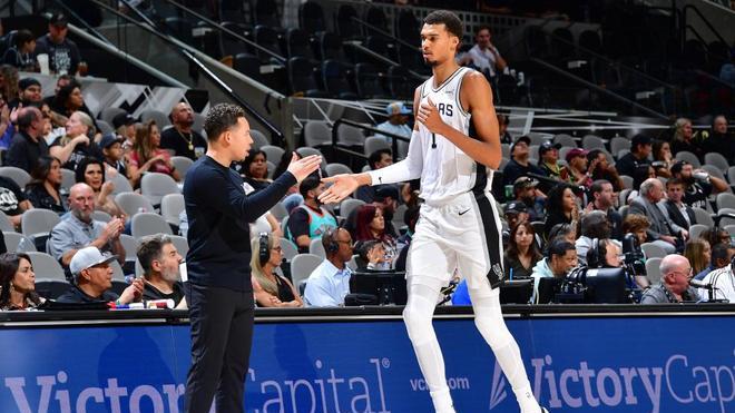 5战全胜！文班亚马17+12+4帽马刺29分大胜步行者 7人上双制胜