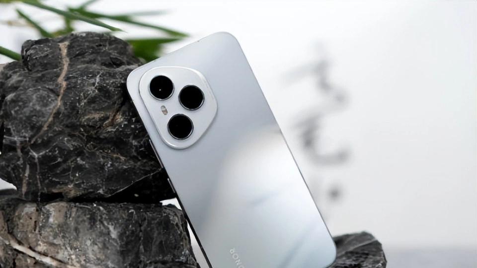 榮耀豁出去了，7200mAh+512GB+IP69防水，高配版跌至“清倉(cāng)價(jià)”