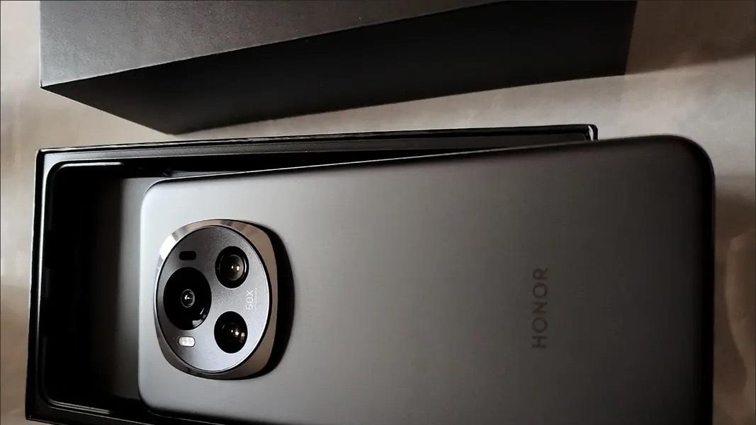 荣耀旗舰“五折”清仓，骁龙8Gen3+512GB+50倍变焦，跌至2532元