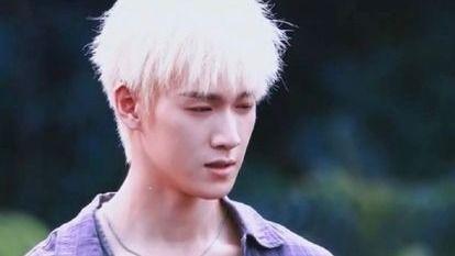 薰衣草田撒糖！关晓彤李昀锐花海互拍甜晕网友，《耀眼》未播先爆