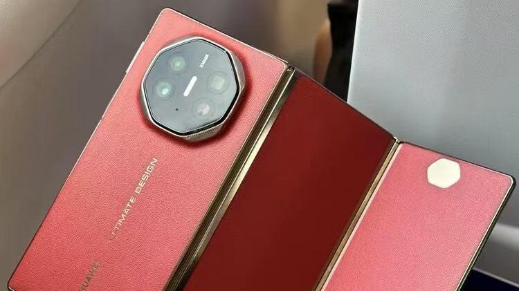 华为果断“发飙”，跌价3200元，三折叠屏+麒麟9010，售价更加亲民了