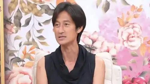 “花美男”唐治平被曝大街上跟踪陌生阿姨，好友承认他不稳定