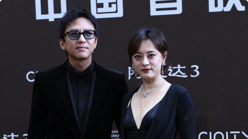 别笑章子怡“献媚”，她那套顶级人情世故，才是娱乐圈的生存教科书