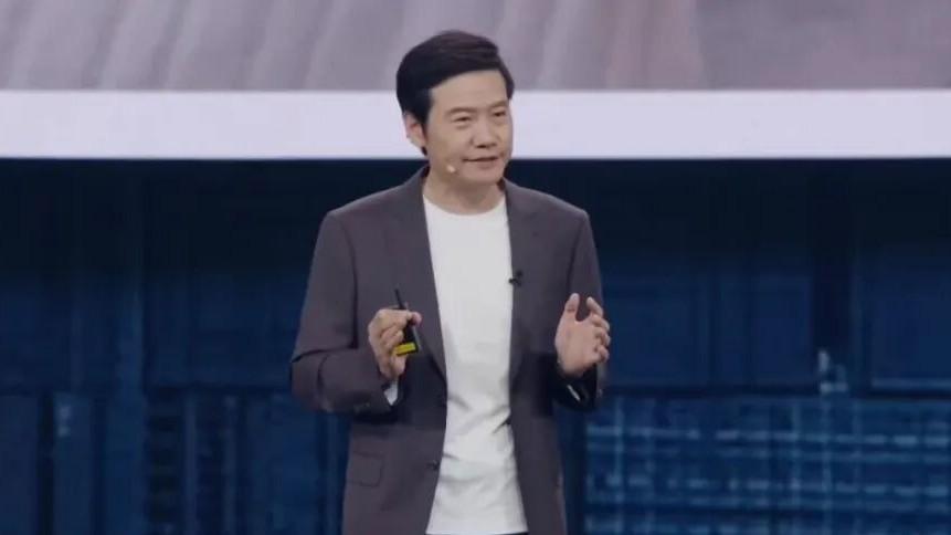 五十来岁正该闯！雷军曝造芯造车血泪史，小米17正面战苹果！