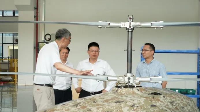 领先全球的第一架F-600重载共轴无人直升机江门起飞