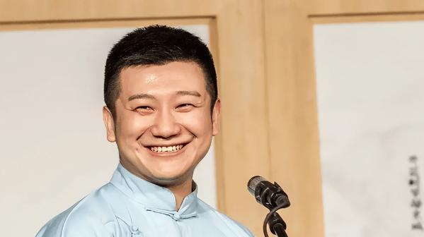 李寅飞杠上郭德纲观点：我从没把观众当衣食父母，买票也不行