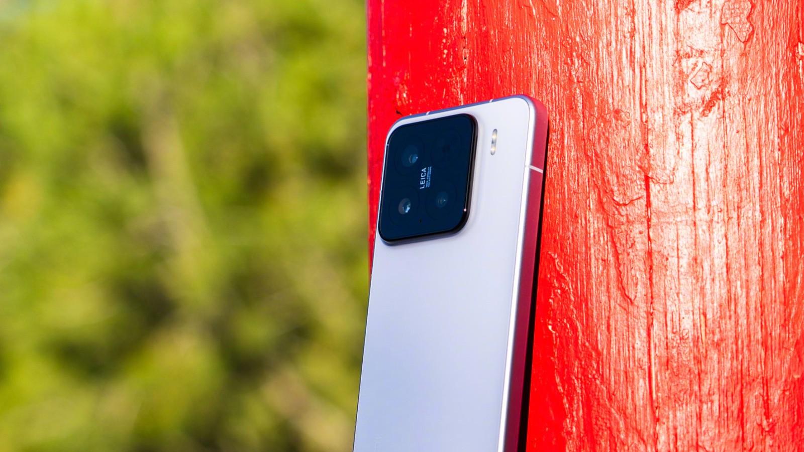 从4499元降至3299元，骁龙8至尊版+5000万三摄，高端旗舰加速退场