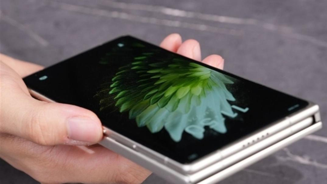 一键三连！传音悄然推出新款三折叠屏手机，但依旧是概念机