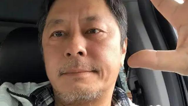 王杰：加拿大小镇隐居人生，一脸的沧桑，银白色的头发说明一切！