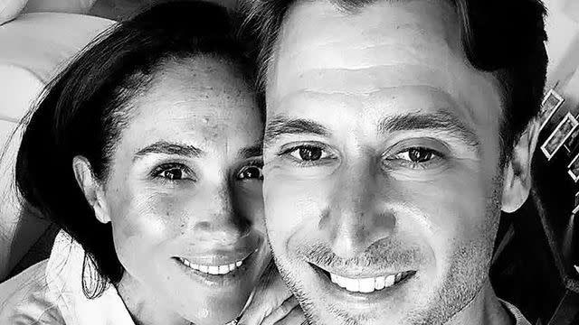 哈里王子与梅根结婚七周年纪念照独家曝光！夕阳漫步尽显甜蜜