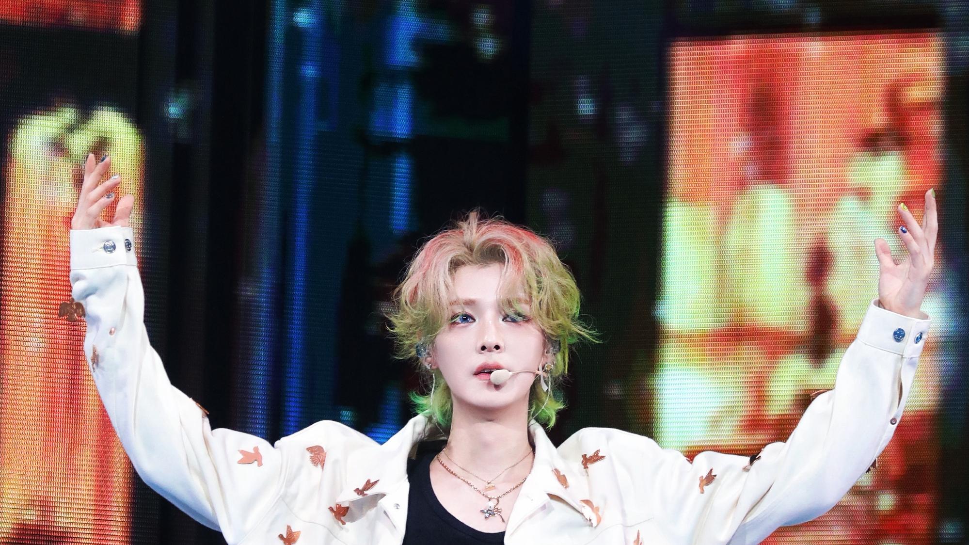 鹿晗发现伴舞屏保是自己，这事儿有点意思！