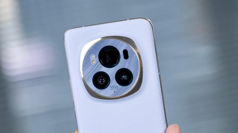 荣耀“跳水王”，16GB+512GB下跌3000元，100倍变焦+卫星通信