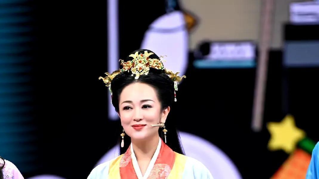 演员涓子现状：发福难认出爱做饭又恋家，俩儿子长得很帅