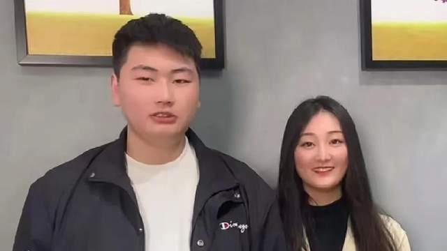 好般配！大衣哥儿子朱小伟当爸后瘦身成功，妻子陈萌被夸有眼光