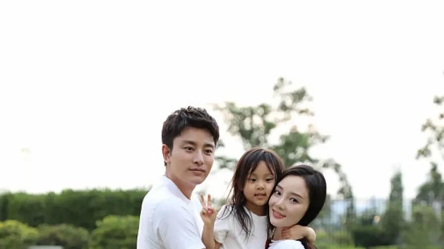 霍思燕夫妇与贾乃亮一家出游，泰迪姐妹情绵长，嗯哼甜馨青梅竹马