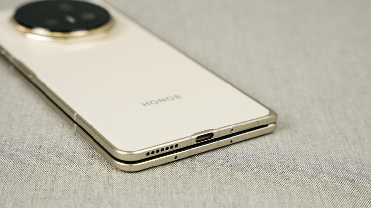 荣耀Magic V5评测：既薄又强，重新定义AI旗舰大折叠