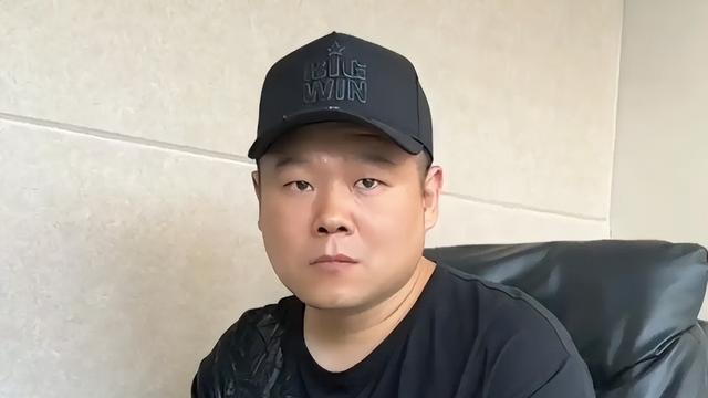 被骂滚出春晚80天后，岳云鹏突传喜讯！德云社可以松口气了！