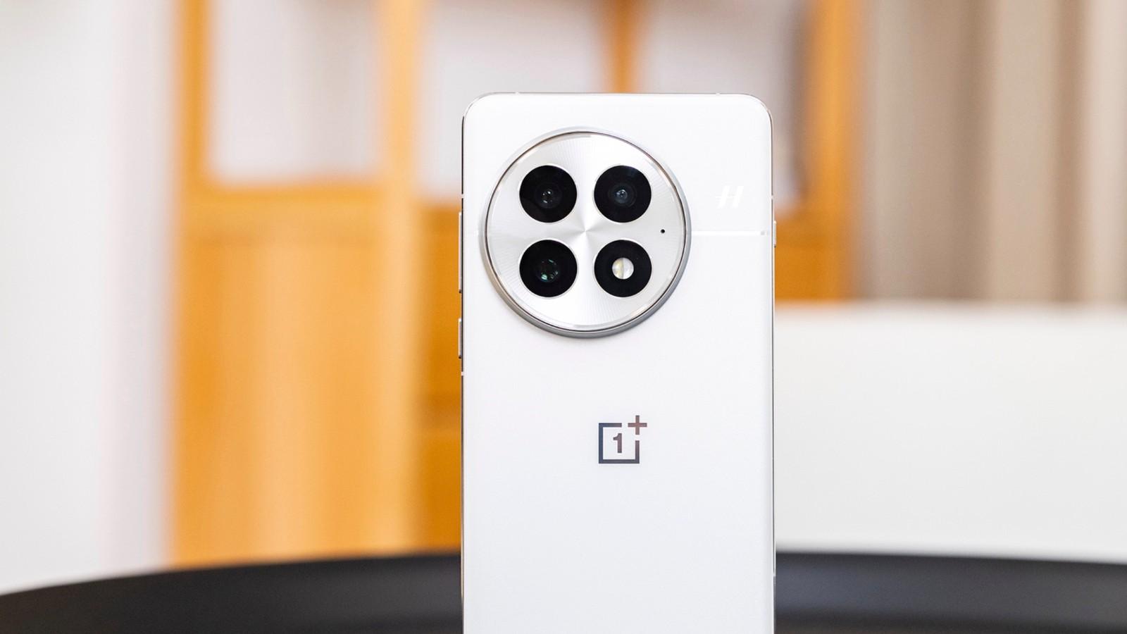 一加放弃高利润！24GB+1TB突降1300元，顶配2K屏拍照旗舰加速清仓