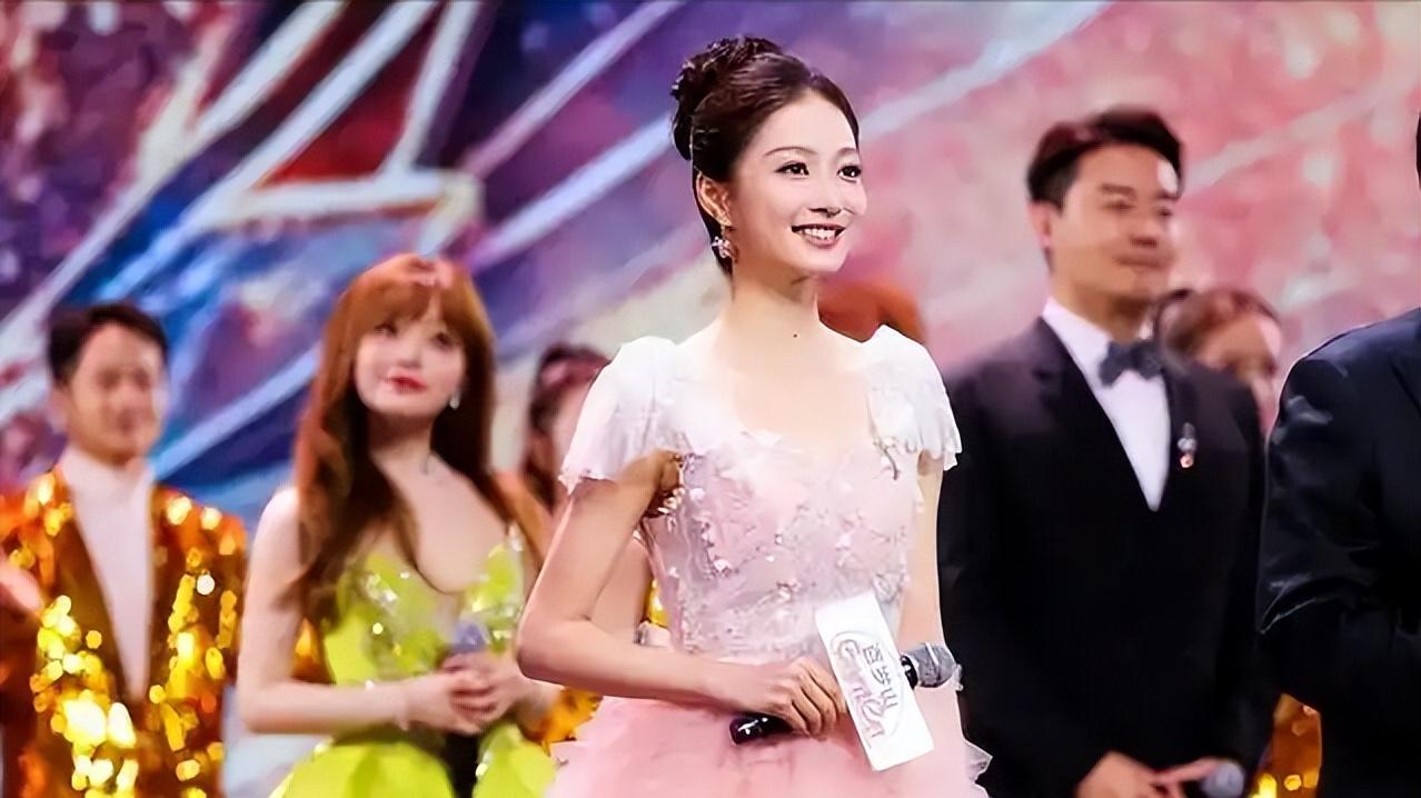 央视留不住的她为何选择上海？揭秘东方卫视新晋一姐的背景与选择