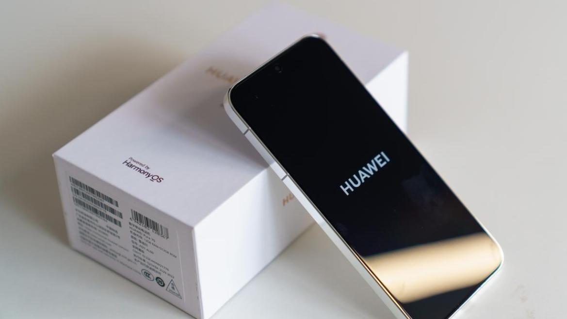 华为坐不住了，12GB+512GB跌价1550元，幸福来得太突然了