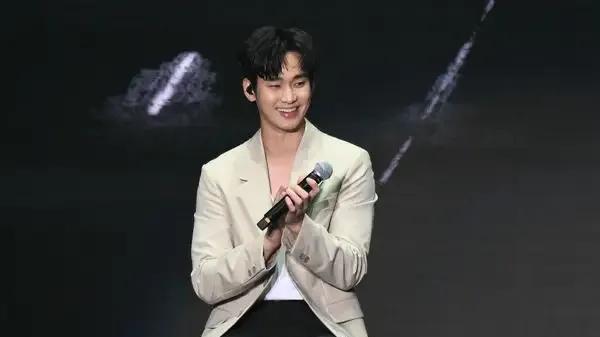 金赛纶家属再曝更亲密照片