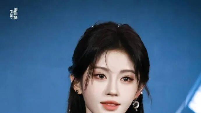 鞠婧祎这次造型，真的有点不一样