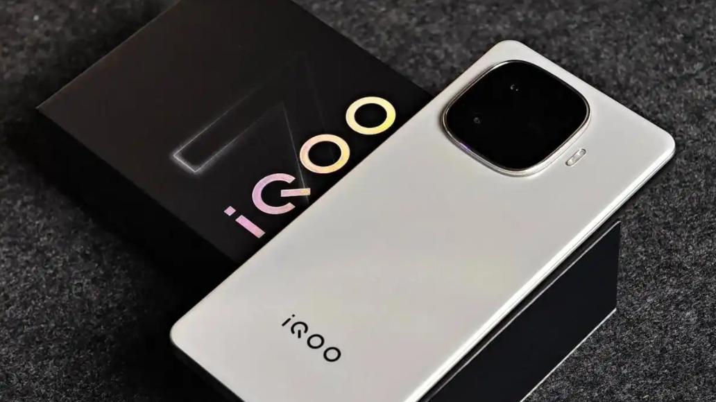 目前性价比最高的千元机，跑分238万+6400mAh，价格不到1500元