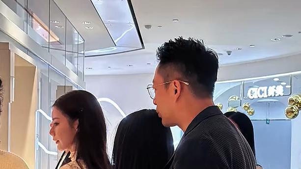 汪小菲带子女回北京了！女儿内敛像极了大S，儿子活泼精气神足